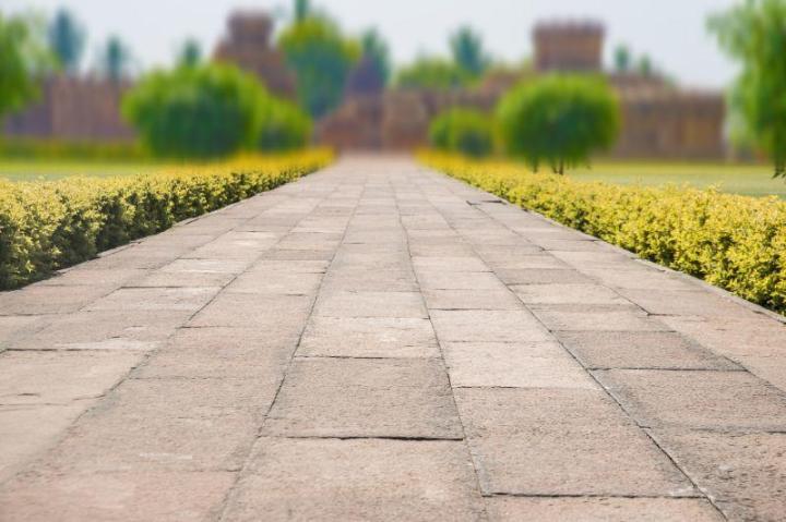 Profitez d’un extérieur harmonieux grâce à nos travaux de dallage !